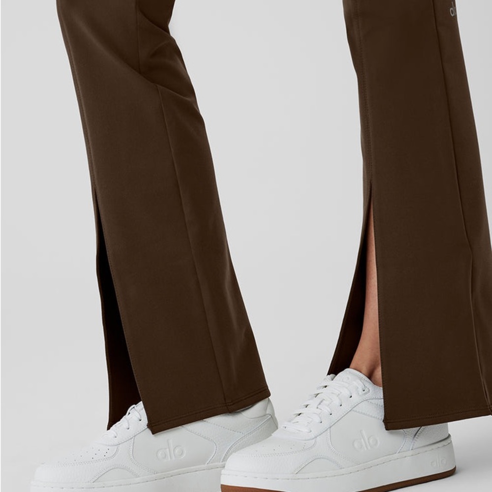 Alo Airbrush High-Waist Flutter Legging size Medium in espresso color